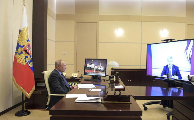 April 22, 2020, Novo-Ogaryovo, Moscow, Russia: Russian President Vladimir Putin, holds a video conference meeting with Voronezh Region Governor Alexander Gusev to discuss the coronavirus pandemic response from the Novo-Ogaryovo state residence April 22, 2020 outside Moscow, Russia. Novo-Ogaryovo, Moscow Russia - ZUMAp138 20200422_zaa_p138_002 Copyright: xAlexeixDruzhinin KremlinxPoolx