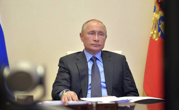 April 22, 2020, Novo-Ogaryovo, Moscow, Russia: Russian President Vladimir Putin, holds a video conference meeting with Voronezh Region Governor Alexander Gusev to discuss the coronavirus pandemic response from the Novo-Ogaryovo state residence April 22, 2020 outside Moscow, Russia. Novo-Ogaryovo, Moscow Russia - ZUMAp138 20200422_zaa_p138_005 Copyright: xAlexeixDruzhinin KremlinxPoolx