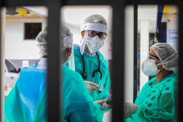 BELÉM, PA - 22.04.2020: CORONAVÍRUS EM BELÉM - Pará reaches 1,195 cases and has 90% of the ICU beds occupied for treatment of Covid-19 this Wednesday (22). State has 580 beds available. Government awaits the arrival of respirators from China to install an additional 400 beds. In the photo, Policlínica de Belém returns to work and has already served 380 people, agglomerations and queues marked the second day of the unit& 39;sp;quot;uot;open doors" serv (e. x1906518x  FilipexBispo
