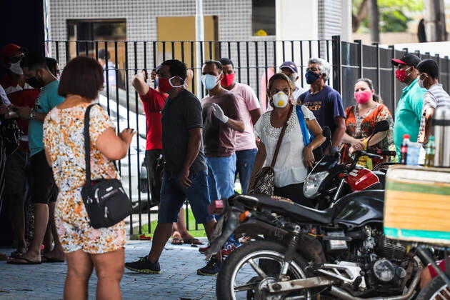 BELÉM, PA - 22.04.2020: CORONAVÍRUS EM BELÉM - Pará reaches 1,195 cases and has 90% of the ICU beds occupied for treatment of Covid-19 this Wednesday (22). State has 580 beds available. Government awaits the arrival of respirators from China to install an additional 400 beds. In the photo, Policlínica de Belém returns to work and has already served 380 people, agglomerations and queues marked the second day of the unit& 39;sp;quot;uot;open doors" serv (e. x1906572x  FilipexBispo