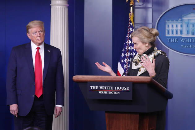 News Themen der Woche KW17 April 22, 2020, Washington, District of Columbia, USA: US President Donald J. Trump (L) listens as Coronavirus Task Force Coordinator Deborah Birx (R) speaks as the Coronavirus Task Force delivers remarks on the COVID-19 pandemic in the James S. Brady Press Briefing Room of the White House in Washington, DC, USA, 22 April 2020 Washington USA - ZUMAs152 20200422_zaa_s152_048 Copyright: xMichaelxReynoldsx