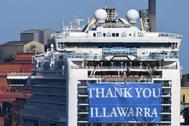 RUBY PRINCESS DEPARTURE, A Thank You Illawarra sign hangs from the stern of the Ruby Princess cruise ship in Wollongong, New South Wales, Thursday, April 23, 2020. Bus loads of crew were taken from the Ruby Princess cruise ship which has been told to leave Australia by Thursday. ( NO ARCHIVING, EDITORIAL USE ONLY, NO USE IN BOOKS WITHOUT CONSENT SYDNEY NSW AUSTRALIA  Copyright: xDEANxLEWINSx 20200423001464852636