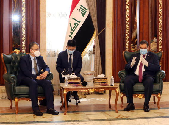(200422) -- BAGHDAD, April 22, 2020 (Xinhua) -- Iraqi Minister of Defense Najah al-Shammari (R) meets with Chinese Ambassador to Iraq Zhang Tao (L) in Baghdad, Iraq, April 22, 2020. Chinese Ambassador to Iraq Zhang Tao on Wednesday handed medical aid to Iraqi Ministry of Defense to fight COVID-19. (Xinhua Khalil Dawood) IRAQ-BAGHDAD-CHINA-MEDICAL AID 