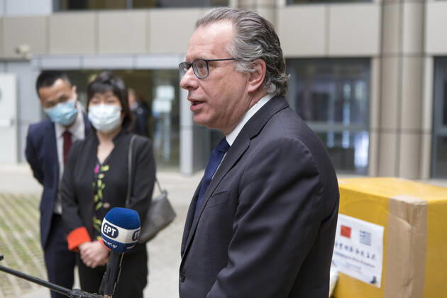 (200422) -- ATHENS, April 22, 2020 -- Greek Alternate Migration and Asylum Minister Giorgos Koumoutsakos speaks at the donation handover ceremony in Athens, Greece, on April 22, 2020. Greece welcomed on Wednesday the donation by China to help curb the spread of the novel coronavirus at hosting facilities, where thousands of refugees and migrants are accommodated. ) GREECE-ATHENS-CHINA-MASK DONATION-COVID-19 MariosxLolos 