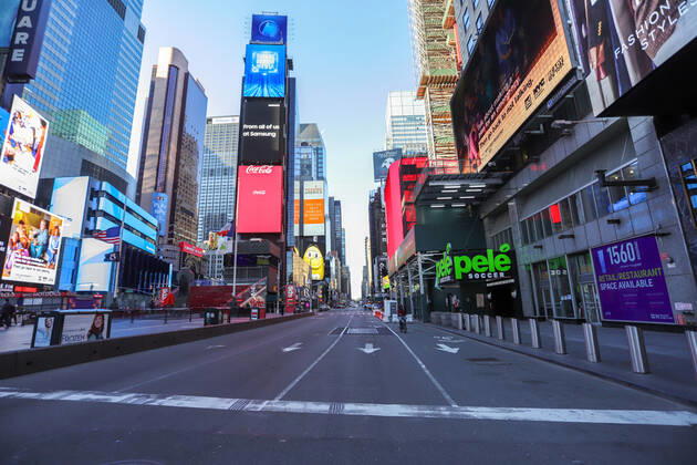 April 22, 2020, New York, New York, United States: Atmosphere in Times Square in Manhattan in New York City in the United States. Led panels pay homage to health professionals. New York City is the epicenter of the Coronavirus pandemic New York United States - ZUMAv122 20200422_zap_v122_062 Copyright: xWilliamxVolcovx