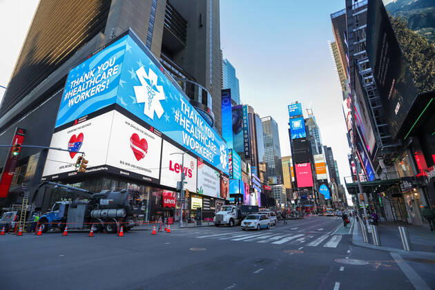 April 22, 2020, New York, New York, United States: Atmosphere in Times Square in Manhattan in New York City in the United States. Led panels pay homage to health professionals. New York City is the epicenter of the Coronavirus pandemic New York United States - ZUMAv122 20200422_zap_v122_067 Copyright: xWilliamxVolcovx