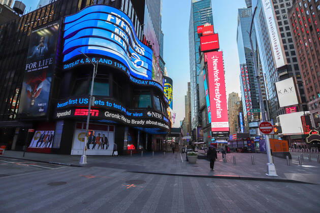 April 22, 2020, New York, New York, United States: Atmosphere in Times Square in Manhattan in New York City in the United States. Led panels pay homage to health professionals. New York City is the epicenter of the Coronavirus pandemic New York United States - ZUMAv122 20200422_zap_v122_069 Copyright: xWilliamxVolcovx