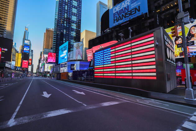 April 22, 2020, New York, New York, United States: Atmosphere in Times Square in Manhattan in New York City in the United States. Led panels pay homage to health professionals. New York City is the epicenter of the Coronavirus pandemic New York United States - ZUMAv122 20200422_zap_v122_077 Copyright: xWilliamxVolcovx