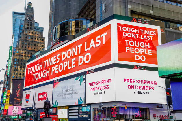 April 22, 2020, New York, NEW YORK, USA: Panels led by Times Square are seen with messages of thanks to healthcare professionals in New York during the coronavirus pandemic COVID-19 in New York in the United States. New York USA - ZUMAc233 20200422_zsp_c233_018 Copyright: xVanessaxCarvalhox