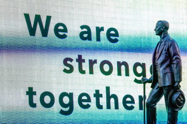 April 22, 2020, New York, NEW YORK, USA: Panels led by Times Square are seen with messages of thanks to healthcare professionals in New York during the coronavirus pandemic COVID-19 in New York in the United States. New York USA - ZUMAc233 20200422_zsp_c233_025 Copyright: xVanessaxCarvalhox