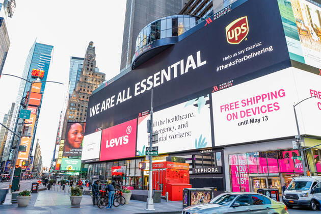 April 22, 2020, New York, NEW YORK, USA: Panels led by Times Square are seen with messages of thanks to healthcare professionals in New York during the coronavirus pandemic COVID-19 in New York in the United States. New York USA - ZUMAc233 20200422_zsp_c233_029 Copyright: xVanessaxCarvalhox