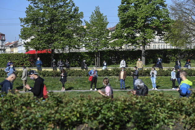 People waiting queue to take a sample for a covid-19 test, on April 23, 2020, in Zitek Gardens, Prague, Czech Republic. Across-the-board testing of population for new coronavirus began today. Test points open in Prague at 10:00, in Brno and Litomerice at 8:00. The goal is to find out the presence of coronavirus in Czech population. (CTKxPhoto MichalxKamaryt) CTKPhotoP202004230320901 kmt 9