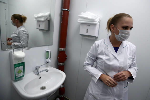 MOSCOW, RUSSIA - APRIL 23, 2020: A medical worker shows a bathroom at Demikhov city hospital No 68 for coronavirus patients; a new 800-bed infectious disease centre in the village of Voronovskoye was built within a month using pre-fabricated structures; after the COVID-19 pandemic, the centre will deal with all types of infectious diseases. Valery Sharifulin TASS  TS0D6C69