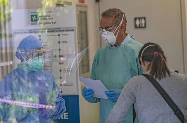 Bergamo Coronavirus - serological tests on citizenship at the Pesenti-Fenaroli Hospital in Alzano Lombardo now underway (Foto Sergio Agazzi Fotogramma, Bergamo - 2020-04-23) p.s. la foto e utilizzabile nel rispetto del contesto in cui e stata scattata, e senza intento diffamatorio del decoro delle persone rappresentate  Copyright: xFotox SergioxAgazzix xFOTOGRAMMAx