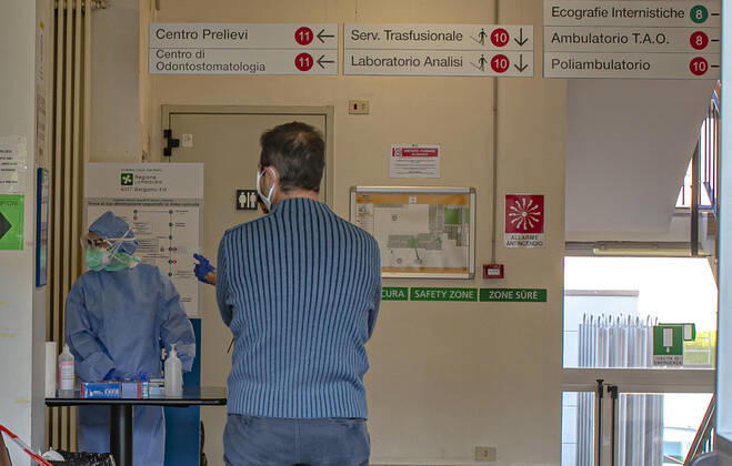 Bergamo Coronavirus - serological tests on citizenship at the Pesenti-Fenaroli Hospital in Alzano Lombardo now underway (Foto Sergio Agazzi Fotogramma, Bergamo - 2020-04-23) p.s. la foto e utilizzabile nel rispetto del contesto in cui e stata scattata, e senza intento diffamatorio del decoro delle persone rappresentate  Copyright: xFotox SergioxAgazzix xFOTOGRAMMAx