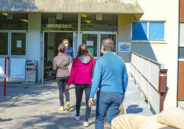 Bergamo Coronavirus - serological tests on citizenship at the Pesenti-Fenaroli Hospital in Alzano Lombardo now underway (Foto Sergio Agazzi Fotogramma, Bergamo - 2020-04-23) p.s. la foto e utilizzabile nel rispetto del contesto in cui e stata scattata, e senza intento diffamatorio del decoro delle persone rappresentate  Copyright: xFotox SergioxAgazzix xFOTOGRAMMAx