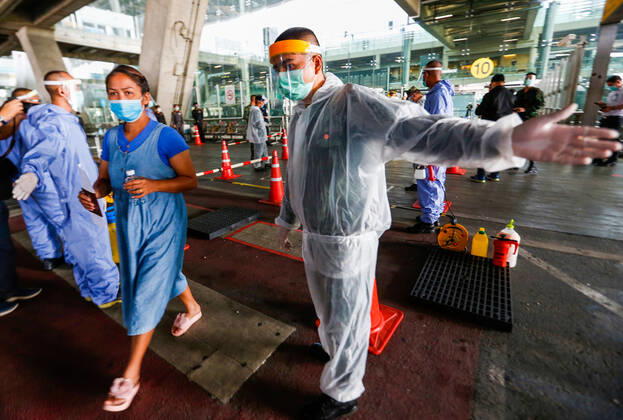April 23, 2020, Bangkok, Thailand: A soldier dressed in protective suit as a preventive measure guides a passenger at the Suvarnabhumi Airport during the Coronavirus (COVID-19) crisis..Thailand has so far reported 2,839 cases of COVID-19 coronavirus with most of the cases reported in the Capital city of Bangkok. Bangkok Thailand - ZUMAs197 20200423_zaa_s197_018 Copyright: xChaiwatxSubprasomx