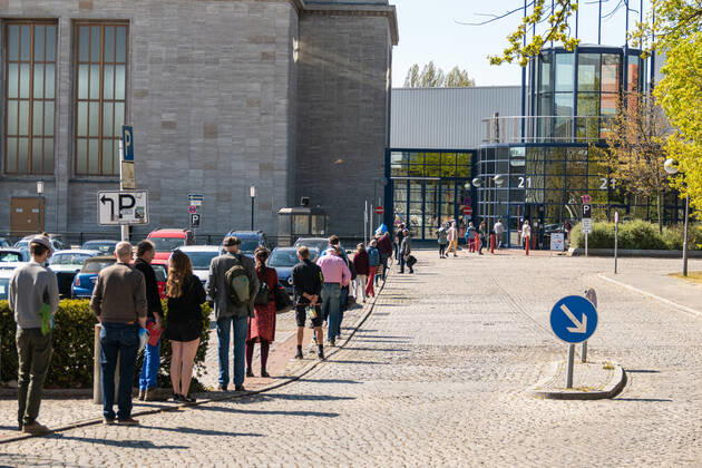News Bilder des Tages 23.04.2020,Berlin,Deutschland,GER, die Stadt in Zeiten der Corona Pandemie. Kassenärztlichen Vereinigung (KV), Ausgabe von Mund-Nasen-Schutz an Psychotherapeuten.Messegelände am Funkturm.