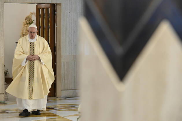 NO FRANCE - NO SWITZERLAND: April 22,2020 : Pope Francis celebrates a mass in Saint Marta at the Vatican EDITORIAL USE ONLY. NOT FOR SALE FOR MARKETING OR ADVERTISING CAMPAIGNS  Copyright: x VATICANxMEDIAx CPPx xIPAx xCatholicxPressxPhotox