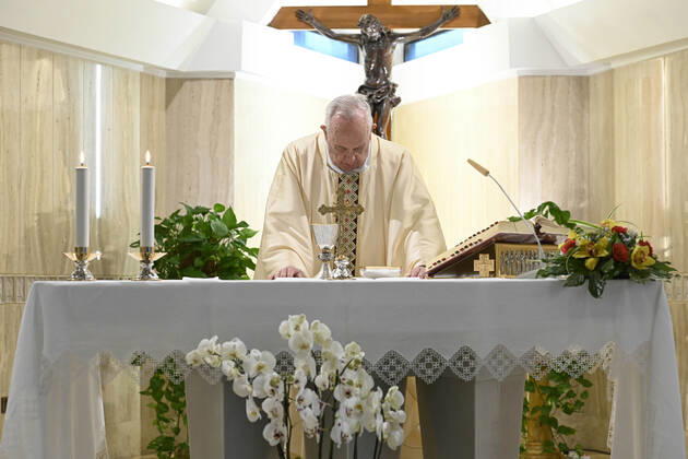 NO FRANCE - NO SWITZERLAND: April 22,2020 : Pope Francis celebrates a mass in Saint Marta at the Vatican EDITORIAL USE ONLY. NOT FOR SALE FOR MARKETING OR ADVERTISING CAMPAIGNS  Copyright: x VATICANxMEDIAx CPPx xIPAx xCatholicxPressxPhotox
