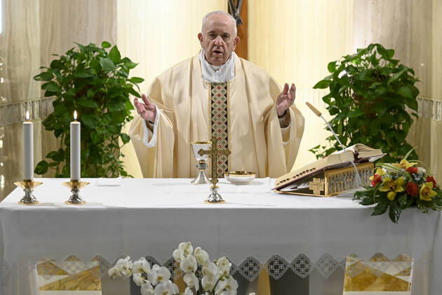 NO FRANCE - NO SWITZERLAND: April 22,2020 : Pope Francis celebrates a mass in Saint Marta at the Vatican EDITORIAL USE ONLY. NOT FOR SALE FOR MARKETING OR ADVERTISING CAMPAIGNS  Copyright: x VATICANxMEDIAx CPPx xIPAx xCatholicxPressxPhotox