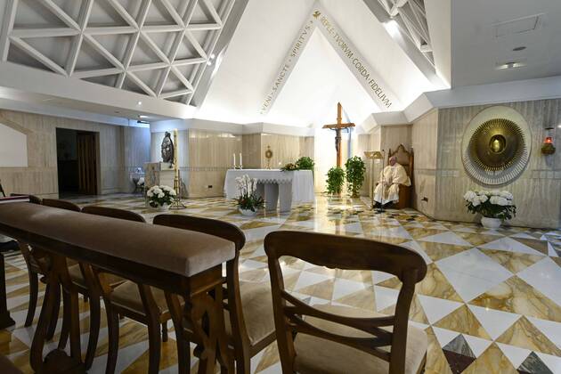 NO FRANCE - NO SWITZERLAND: April 22,2020 : Pope Francis celebrates a mass in Saint Marta at the Vatican EDITORIAL USE ONLY. NOT FOR SALE FOR MARKETING OR ADVERTISING CAMPAIGNS  Copyright: x VATICANxMEDIAx CPPx xIPAx xCatholicxPressxPhotox