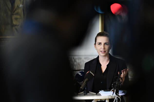Statsminister Mette Frederiksen (S) taler med pressen efter et partiledermoede om genaabning paa Christiansborg, torsdag den 23. april 2020. Partilederne moedes om teststrategi og den videre proces frem mod fase to af genaabningen af Danmark efter covid-19 nedlukningerne.. , Copenhagen Denmark Copyright: PhilipxDavali PhilipxDavalix cop105 spdk20200423-152858-L