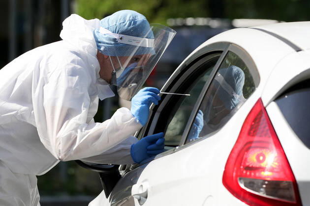 Foto IPP Ciancaglini Emmanuele Carpi 23 04 2020 Emergenza coronavirus - test tampone covid 19 nella modalitÃ drive-through nella foto: Operatori sanitari effettuano test tamponi Italy Photo Press - World Copyright  0