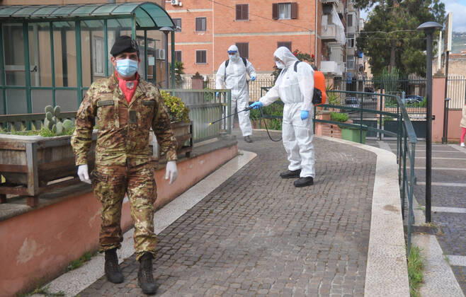 Palermo Coronavirus, the soldiers of the Aosta Brigade sanitize buildings of the Municipality. In the photo the intervention at the Opera Pia Palagonia in via Giuseppe Maggiore Amari. ..Ph.Alessandro Fucarini. (Alessandro Fucarini Fotogramma, Palermo - 2020-04-23) p.s. la foto e utilizzabile nel rispetto del contesto in cui e stata scattata, e senza intento diffamatorio del decoro delle persone rappresentate  Copyright: xAlessandroxFucarinix xFOTOGRAMMAx