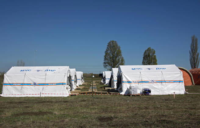 DONETSK, UKRAINE - APRIL 23, 2020: A view of a field hospital for coronavirus patients set up by servicemen of the Emergency Situations Ministry of the Donetsk People s Republic as part of a COVID-19 response exercise; the exercise is aimed at providing a timely and efficient professional medical assistance to victims of emergencies in case of a lack of beds in hospitals. A similar field hospital can admit over 100 people. Valentin Sprinchak TASS  TS0D6D33