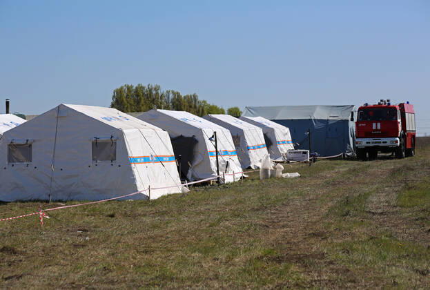 DONETSK, UKRAINE - APRIL 23, 2020: A view of a field hospital for coronavirus patients set up by servicemen of the Emergency Situations Ministry of the Donetsk People s Republic as part of a COVID-19 response exercise; the exercise is aimed at providing a timely and efficient professional medical assistance to victims of emergencies in case of a lack of beds in hospitals. A similar field hospital can admit over 100 people. Valentin Sprinchak TASS  TS0D6D34