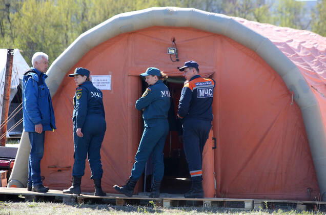 DONETSK, UKRAINE - APRIL 23, 2020: Servicemen of the Emergency Situations Ministry of the Donetsk People s Republic at a field hospital for coronavirus patients set up as part of a COVID-19 response exercise; the exercise is aimed at providing a timely and efficient professional medical assistance to victims of emergencies in case of a lack of beds in hospitals. A similar field hospital can admit over 100 people. Valentin Sprinchak TASS  TS0D6D3A