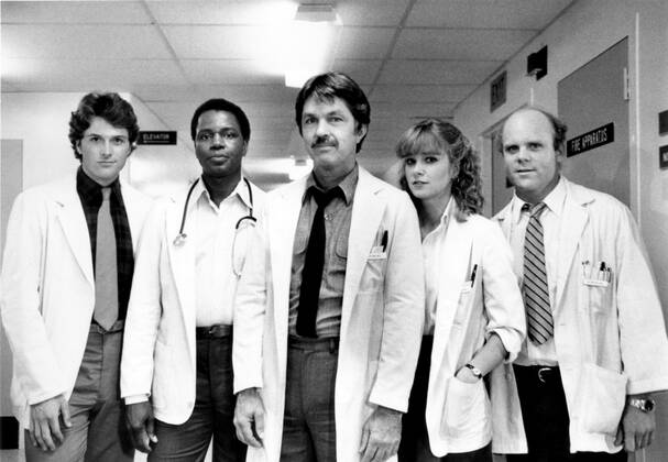 RYAN S FOUR, Timothy Daly, Albert Hall, Tom Skerritt, Lisa Eilbacher, Dirk Blocker, 1983. Paramount Television Courtesy: Everett Collection Paramount Television Courtesy Everett Collection !ACHTUNG AUFNAHMEDATUM GESCHÃ„TZT! PUBLICATIONXNOTxINxCANxCHNxFRAxITAxJPNxNORxPOLxRUSxESPxUKxUSA Copyright: xParamountxTelevision CourtesyxEverettxCollectionx TBDRYFO EC001