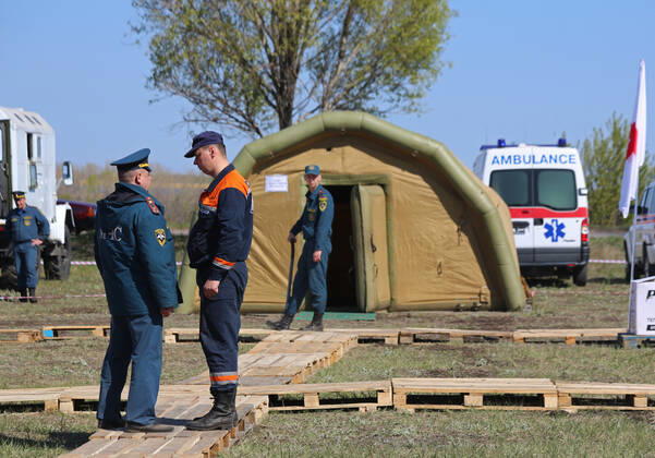 DONETSK, UKRAINE - APRIL 23, 2020: Servicemen of the Emergency Situations Ministry of the Donetsk People s Republic at a field hospital for coronavirus patients set up as part of a COVID-19 response exercise; the exercise is aimed at providing a timely and efficient professional medical assistance to victims of emergencies in case of a lack of beds in hospitals. A similar field hospital can admit over 100 people. Valentin Sprinchak TASS  TS0D6D3C