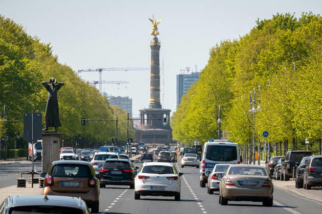 23.04.2020,Berlin,Deutschland,GER, die Stadt in Zeiten der Corona Pandemie.Strasse des 17.Juni. Siegessäule.