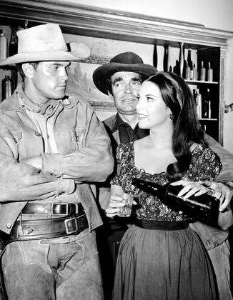 TEMPLE HOUSTON, Jeffrey Hunter, Jack Elam, Susan Kohner, Toll the Bell Slowly , (Season 1, aired October 17, 1963), 1963-64 Courtesy Everett Collection !ACHTUNG AUFNAHMEDATUM GESCHÃ„TZT! PUBLICATIONXNOTxINxCANxCHNxFRAxITAxJPNxNORxPOLxRUSxESPxUKxUSA Copyright: xCourtesyxEverettxCollectionx TBDTEHO EC009