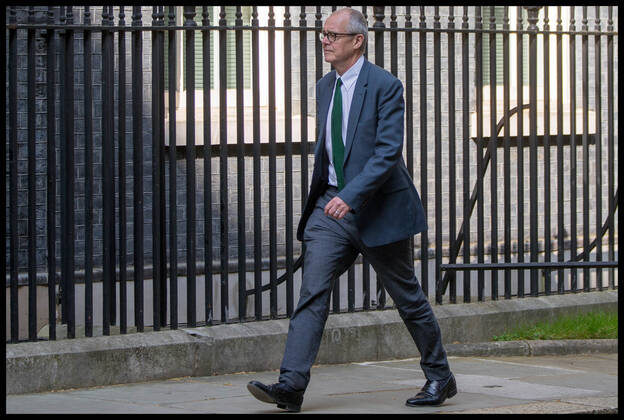 . 23 04 2020. London, United Kingdom. Coronavirus Briefing In Downing Street. Sir Patrick Vallance, Government Chief Scientific Adviser ( GCSA ), arrives in Downing Street ahead of Covid-19 briefing.  xMartynxWheatleyx xi-Imagesx IIM-21054-0010
