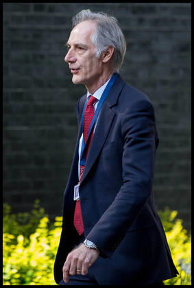 . 23 04 2020. London, United Kingdom. Coronavirus Briefing In Downing Street. Professor John Newton, director of health improvement at Public Health England, arrives in Downing Street ahead of Covid-19 briefing.  xMartynxWheatleyx xi-Imagesx IIM-21054-0012