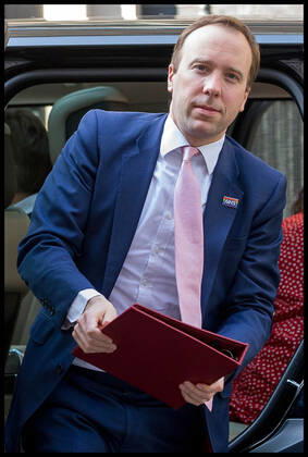 . 23 04 2020. London, United Kingdom. Coronavirus Briefing In Downing Street. Matt Hancock - Secretary of State for Health and Social Care arrives in Downing Street ahead of Covid-19 briefing.  xMartynxWheatleyx xi-Imagesx IIM-21054-0002