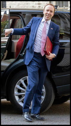 . 23 04 2020. London, United Kingdom. Coronavirus Briefing In Downing Street. Matt Hancock - Secretary of State for Health and Social Care arrives in Downing Street ahead of Covid-19 briefing.  xMartynxWheatleyx xi-Imagesx IIM-21054-0004