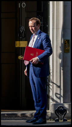 . 23 04 2020. London, United Kingdom. Coronavirus Briefing In Downing Street. Matt Hancock - Secretary of State for Health and Social Care arrives in Downing Street ahead of Covid-19 briefing.  xMartynxWheatleyx xi-Imagesx IIM-21054-0006