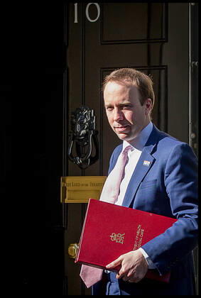 . 23 04 2020. London, United Kingdom. Coronavirus Briefing In Downing Street. Matt Hancock - Secretary of State for Health and Social Care arrives in Downing Street ahead of Covid-19 briefing.  xMartynxWheatleyx xi-Imagesx IIM-21054-0007