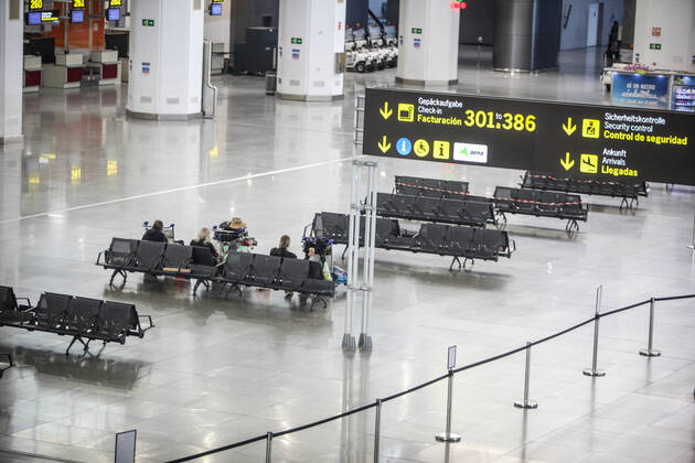 April 23, 2020: 23 April 2020 (Malaga) The state of alarm decreed by the government of Spain has enabled Malaga airport to have a desolate empty landscape and desert of travelers and tourists due to the crisis of the coronavirus - ZUMAc161 20200423_zap_c161_005 Copyright: xLorenzoxCarnerox