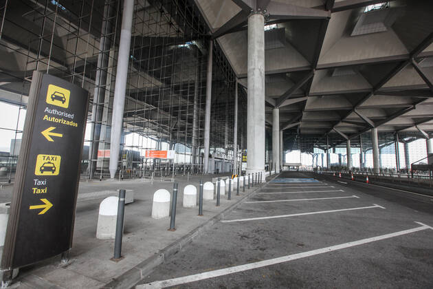 April 23, 2020: 23 April 2020 (Malaga) The state of alarm decreed by the government of Spain has enabled Malaga airport to have a desolate empty landscape and desert of travelers and tourists due to the crisis of the coronavirus - ZUMAc161 20200423_zap_c161_015 Copyright: xLorenzoxCarnerox