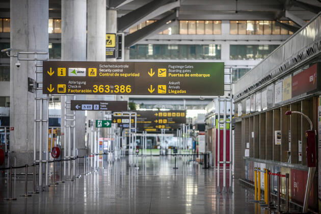 April 23, 2020: 23 April 2020 (Malaga) The state of alarm decreed by the government of Spain has enabled Malaga airport to have a desolate empty landscape and desert of travelers and tourists due to the crisis of the coronavirus - ZUMAc161 20200423_zap_c161_018 Copyright: xLorenzoxCarnerox