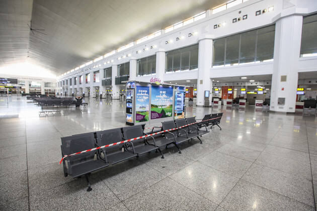 April 23, 2020: 23 April 2020 (Malaga) The state of alarm decreed by the government of Spain has enabled Malaga airport to have a desolate empty landscape and desert of travelers and tourists due to the crisis of the coronavirus - ZUMAc161 20200423_zap_c161_026 Copyright: xLorenzoxCarnerox