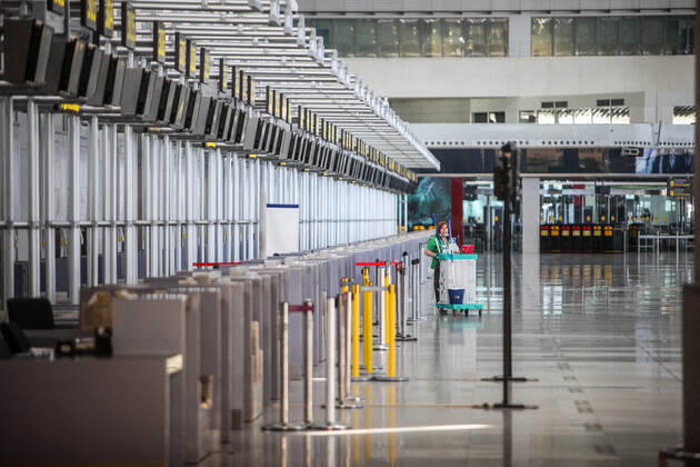 April 23, 2020: 23 April 2020 (Malaga) The state of alarm decreed by the government of Spain has enabled Malaga airport to have a desolate empty landscape and desert of travelers and tourists due to the crisis of the coronavirus - ZUMAc161 20200423_zap_c161_035 Copyright: xLorenzoxCarnerox
