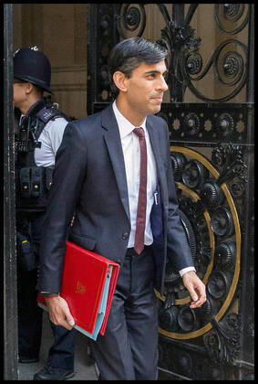 . 23 04 2020. London, United Kingdom. Coronavirus Briefing In Downing Street. Rishi Sunak - Chancellor of The Exchequer arrives in Downing Street.  xMartynxWheatleyx xi-Imagesx IIM-21054-0023