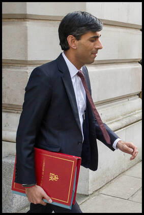 . 23 04 2020. London, United Kingdom. Coronavirus Briefing In Downing Street. Rishi Sunak - Chancellor of The Exchequer arrives in Downing Street.  xMartynxWheatleyx xi-Imagesx IIM-21054-0025