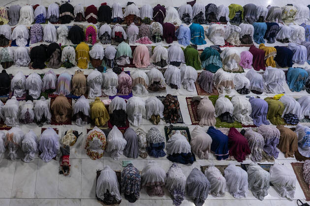 April 23, 2020, Lhokseumawe, Aceh, Indonesia: Indonesian Muslims women perform the first tarawih prayer on the holy month of Ramadan without applying social distancing amid concerns of coronavirus disease (COVID-19) at a Mosque in Lhokseumawe, Aceh province. During the fasting month of Ramadan, Muslims around the world do not eat, drink, smoke, and have sex from the sunrise to sunset. Lhokseumawe Indonesia - ZUMAm250 20200423_zip_m250_002 Copyright: xZikrixMaulanax